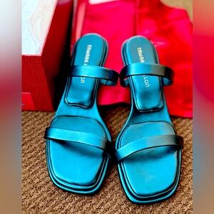 TAMARA MELLON Absolute 40
In Blue Nappa Luminata Size 7.5 (38 EU) NEW IN BOX